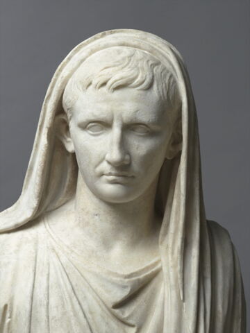 statue
