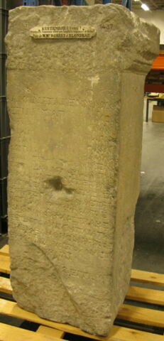 base ; inscription, image 2/4