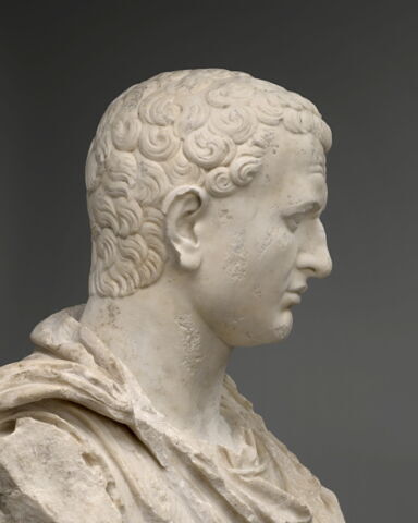 statue, image 4/13