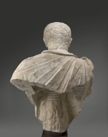 statue, image 5/13