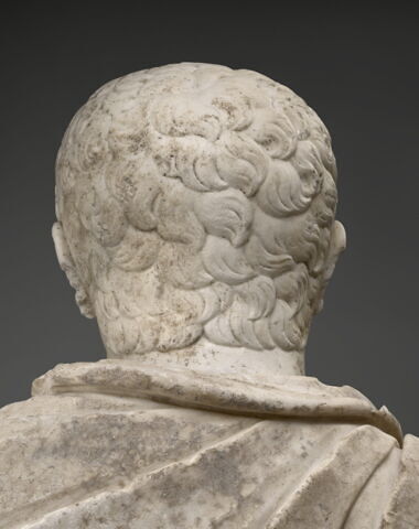 statue, image 6/13