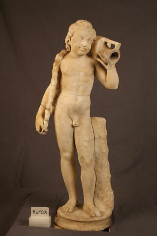 statue
