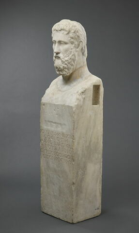 statue, image 2/9