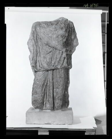 statue, image 5/6