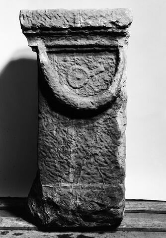 autel funéraire ; inscription, image 2/3