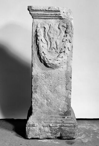 autel funéraire ; inscription, image 2/3