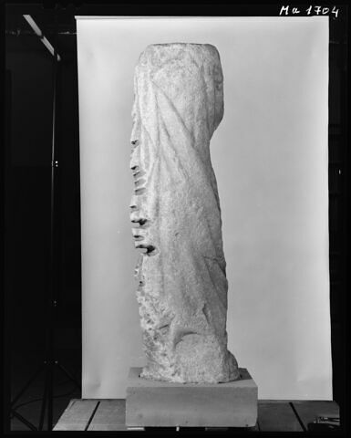 statue, image 2/2