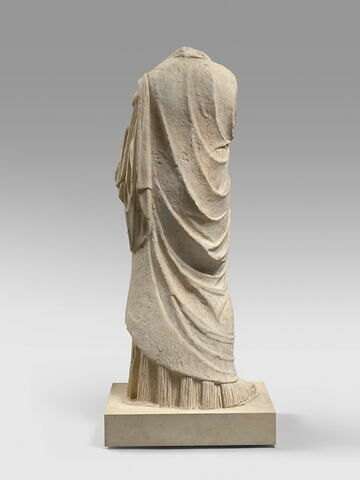 statue, image 2/4