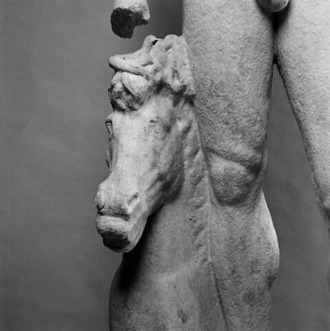 statue, image 9/13