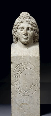 statue ; pilier de balustrade