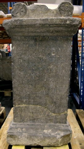 autel funéraire, image 3/3