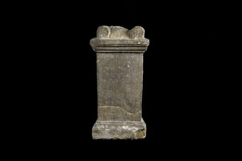 autel funéraire, image 2/3