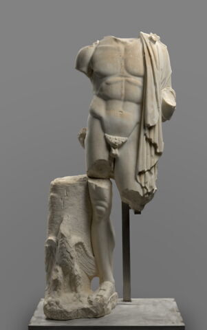 statue