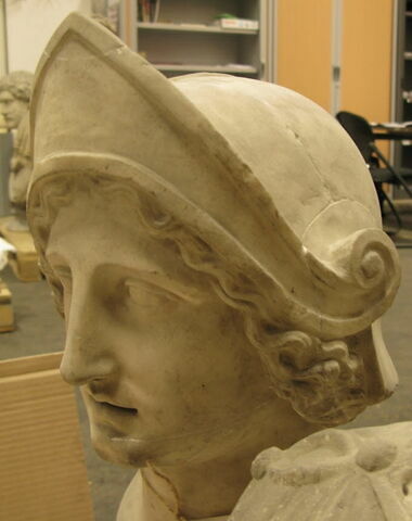 statue, image 7/8