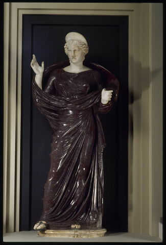 statue, image 2/2