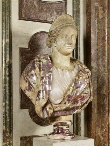 statue, image 2/3