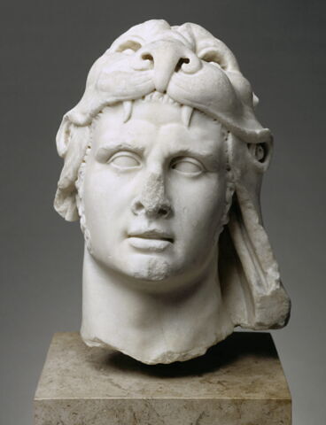 statue, image 7/9