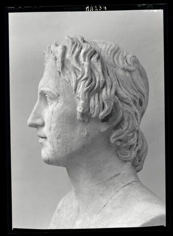statue, image 8/9