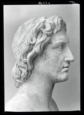 statue, image 9/9