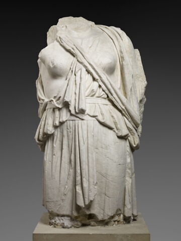statue
