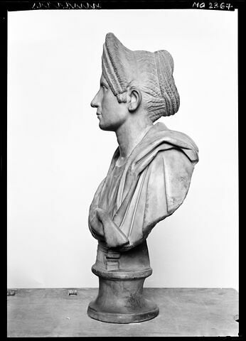 statue  ; statue en buste, image 4/7