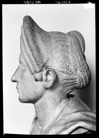 statue  ; statue en buste, image 6/7