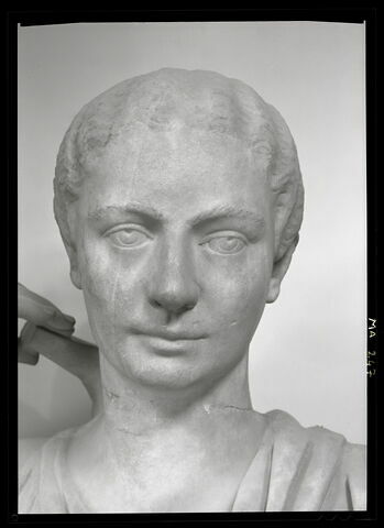 statue, image 12/12