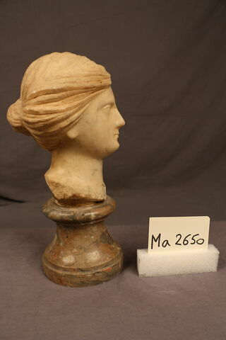 statuette, image 2/4