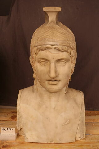 statue