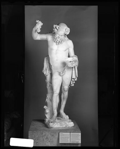 statue, image 2/11