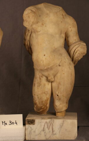 statue