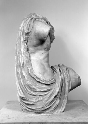 statuette, image 8/9