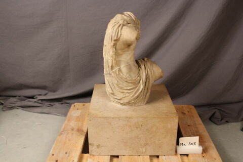 statuette, image 5/9