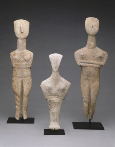statuette, image 2/2