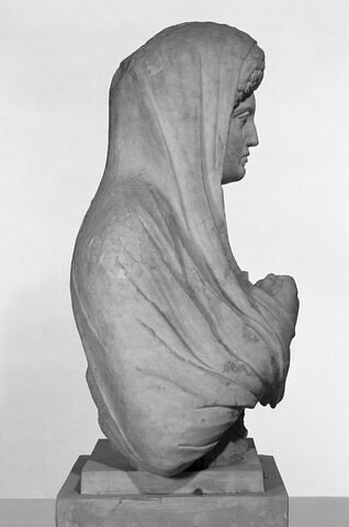 statue, image 3/4