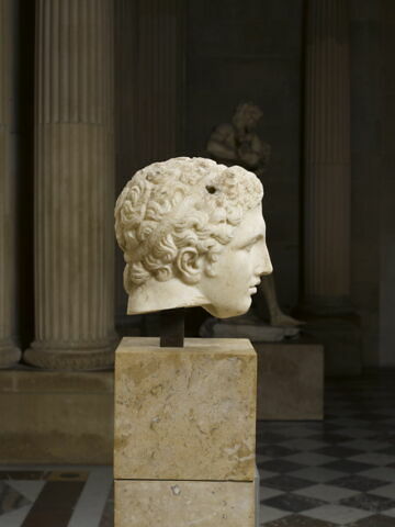 statue, image 3/10