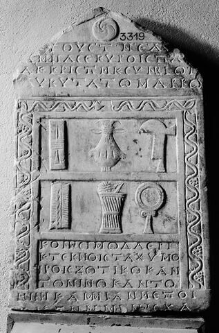 stèle funéraire, image 2/2