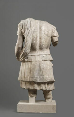 statue, image 2/5