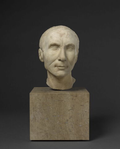 statue, image 2/6