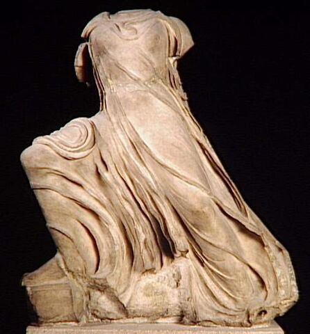 statue, image 9/17