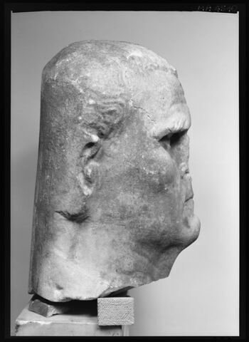 statue, image 3/4