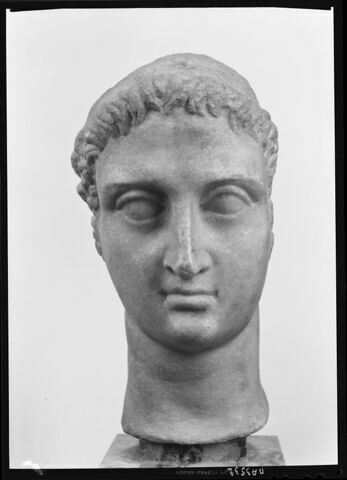 statue, image 6/11