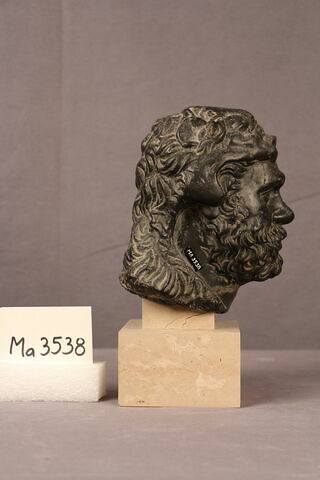 statuette