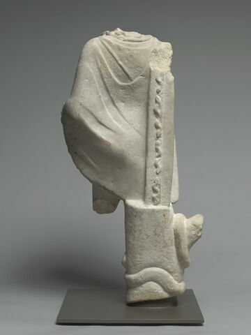 statuette, image 2/4