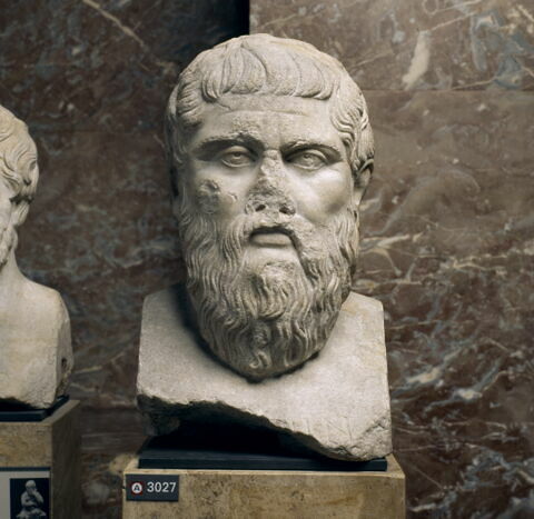 statue