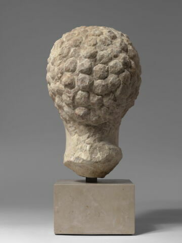 statue, image 2/6