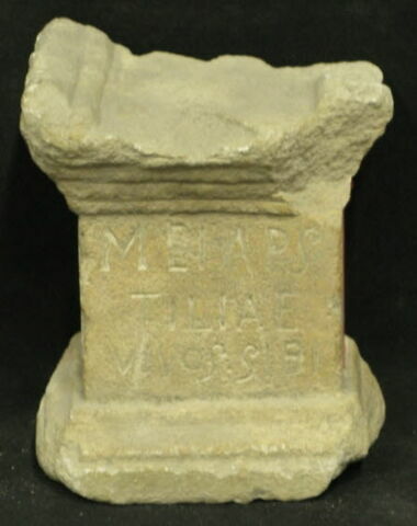 autel funéraire, image 2/2