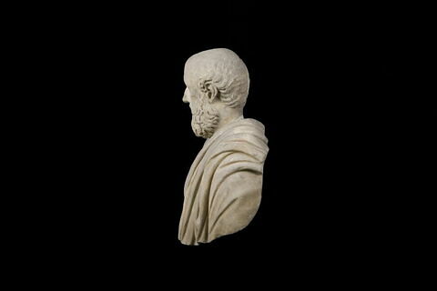 statue, image 2/4