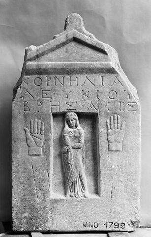 stèle funéraire, image 2/2