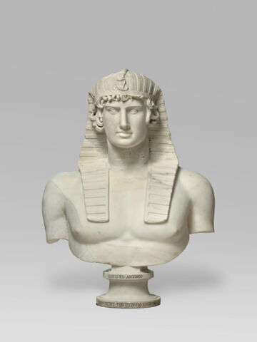 statue